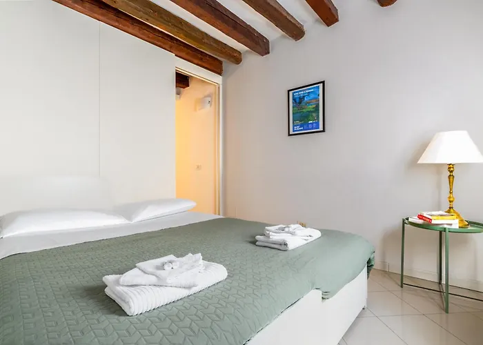 Erbe Canal View Private House